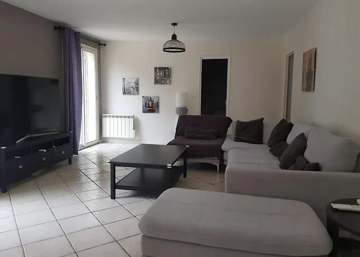 Villa Familiale Dans Un Quartier Residentiel