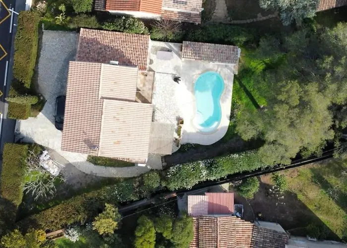 Villa Familiale Dans Un Quartier Residentiel